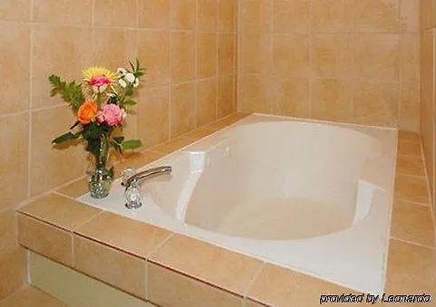 Rodeway Hotel 2*