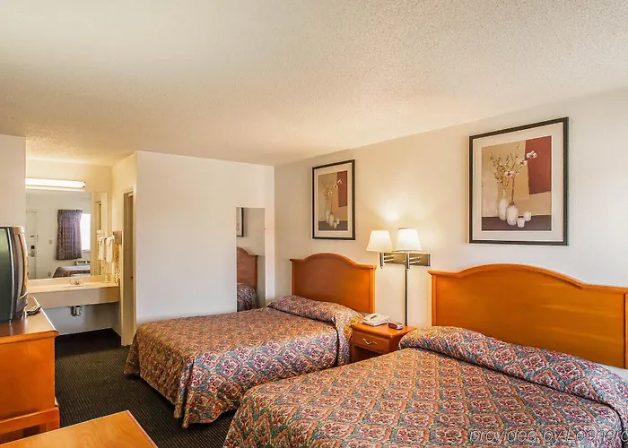 Rodeway Hotel 2*